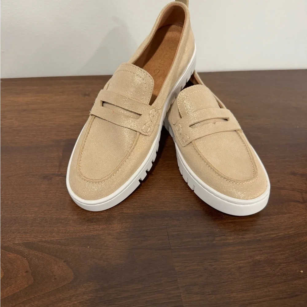 Vionic Women's Beige Slip-On Loafers with White Sole - Picture 2 of 10